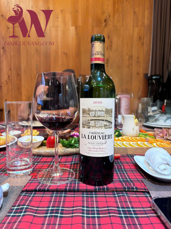 VANG PHÁP CHATEAU LA LOUVIERE PESSAC LEOGNAN